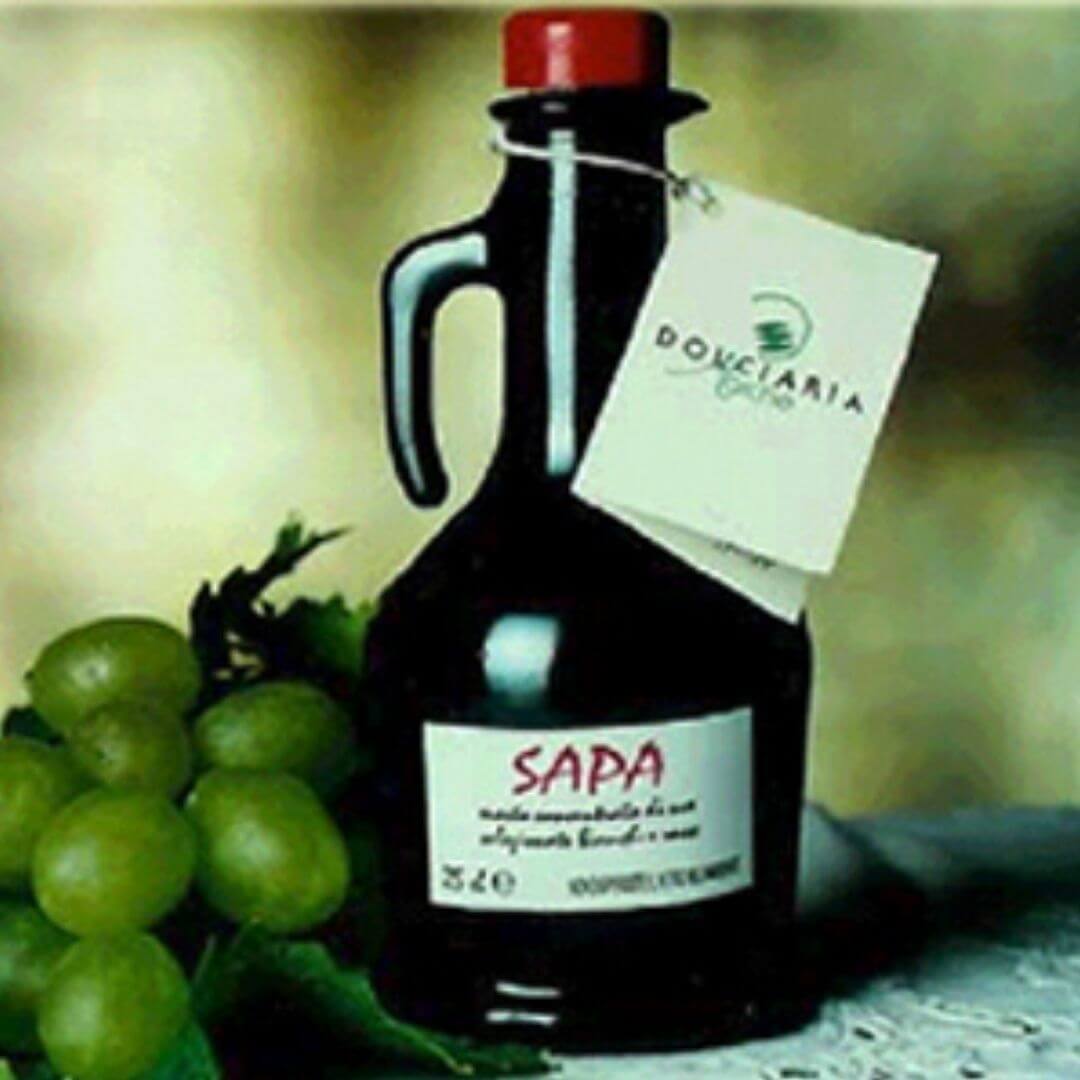 sapa-condimento-tipico-marchigiano-a-base-di-uva-caraffina